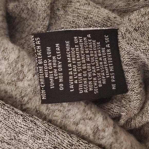 Charlie Paige Lt. Gray Sweater Long Slv Slightly Pleated ~6" Hem Line Sz L Dress - Picture 11 of 12